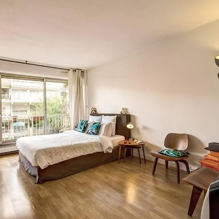 Rue Saint-maur 1-bed Balcony And View Appartamento Parigi
