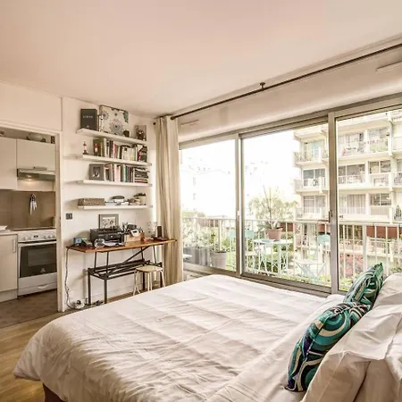 Rue Saint-maur 1-bed Balcony And View Appartamento Parigi