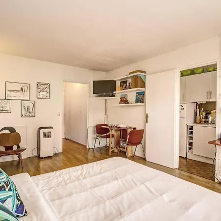 Rue Saint-maur 1-bed Balcony And View Appartamento Parigi