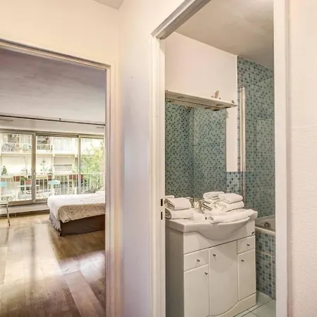 Appartamento Rue Saint-maur 1-bed Balcony And View